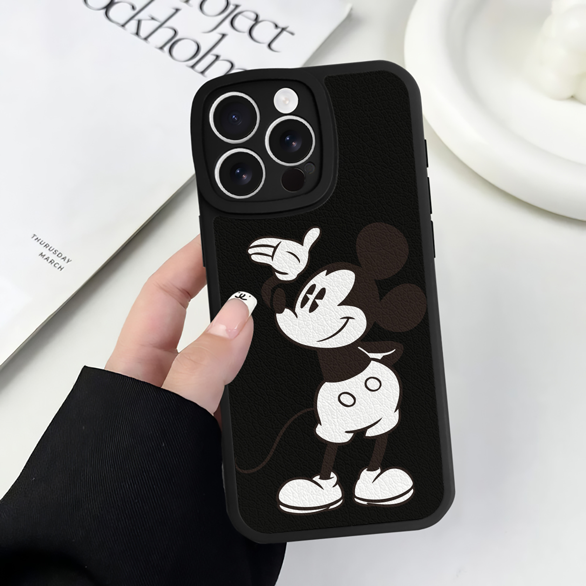 （画像用） ミッキーマウス Mickey Mouse 【iPhone 16シリーズ対応】シリコンスマホケース（レザー調） 材質：シリコン